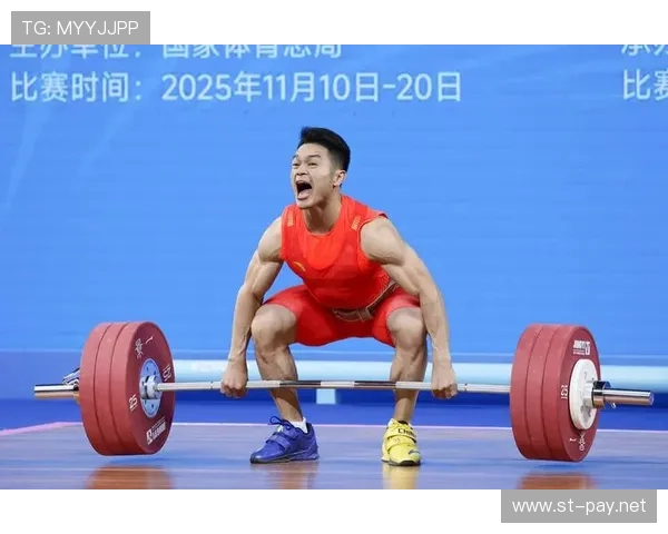 石智勇训练完直接拎两箱红牛走人，这哪是举重，分明是开能量饮料批发部