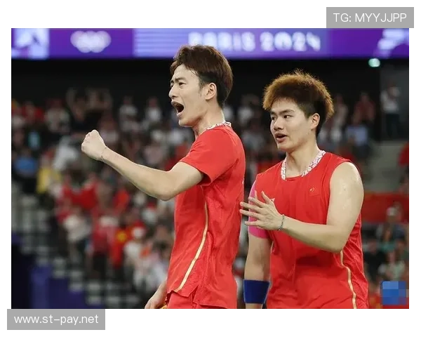 梁伟铿训练完直接拎着爱马仕去吃宵夜？