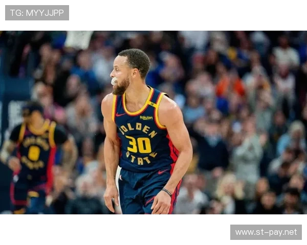 杰伦·布朗突破拉开与库里的得分差距提升球队关键时刻输出